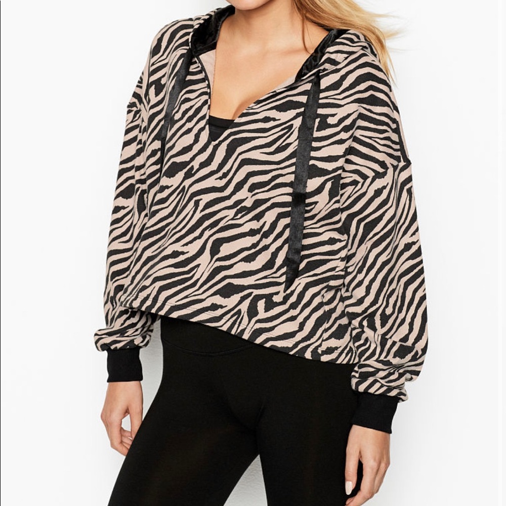 VICTORIA’S SECRET || Hooded V-Neck Sweatshirt in Zebra Print - SZ Medium